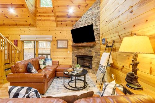 Walnut Mountain House | Lakeside Cabin Game Room, Dock, Orchard, Wineries