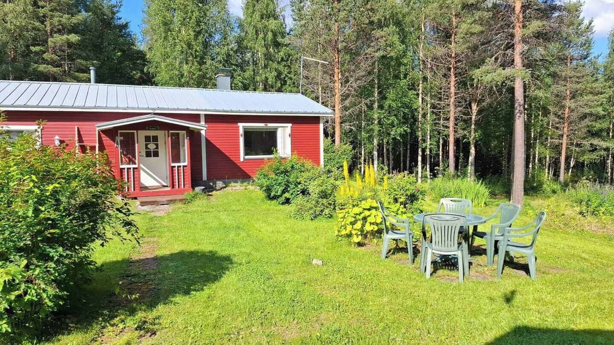 Rovaniemi Ski Chalet | Lakeside Cabin in Wild Lapland "Call of the Wolf"