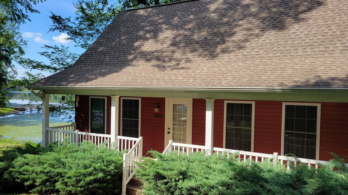 Brookport House | Lakeside Cabin in Southern Illinois with Hot Tub!