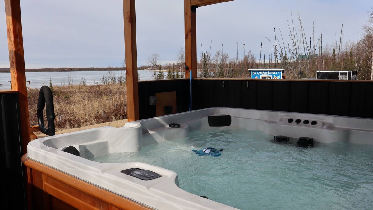 Big Lake Cabin | Lakeside Cabin. Perfect for an Individual or a Couple. Hot Tub. Pet friendly.