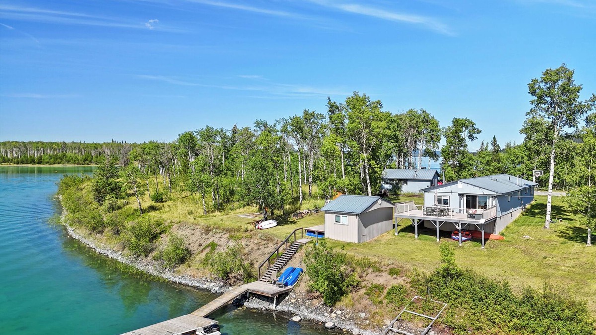 70 Mile House Cabin | Lakeside Cabin Retreat - Green Lake