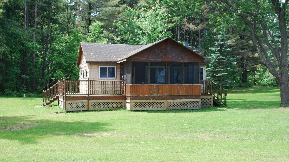 Chazy Cabin | Lakeside Cabin