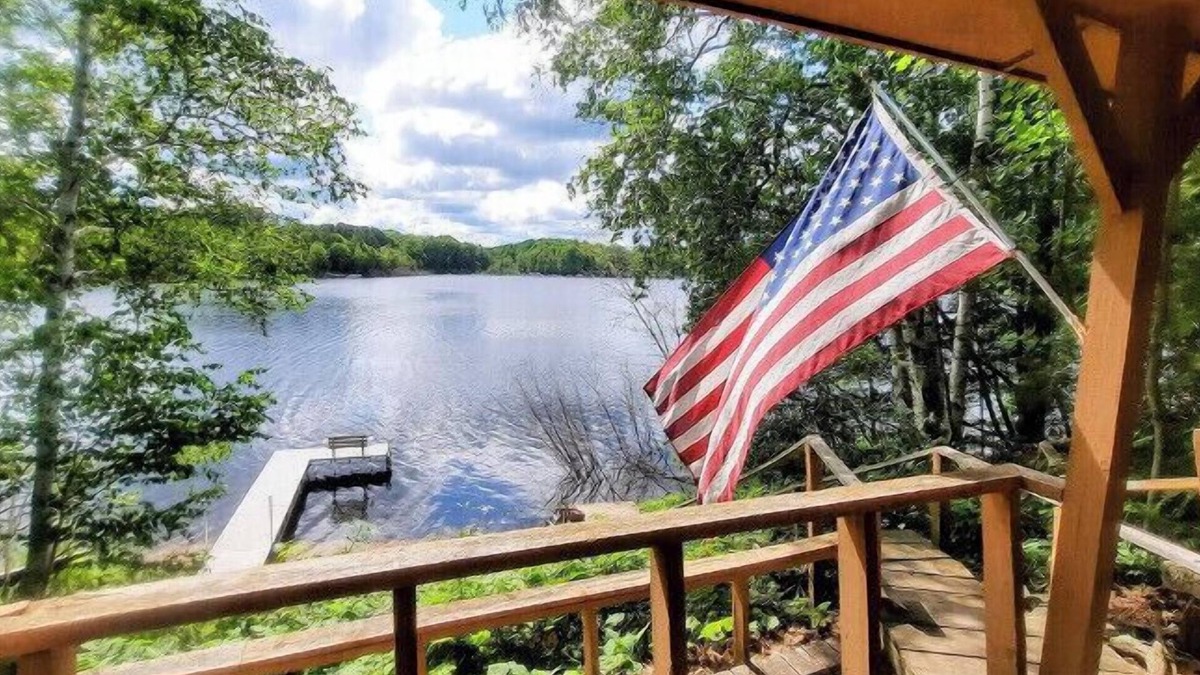 Iron River Cabin | Lakeside Cabin