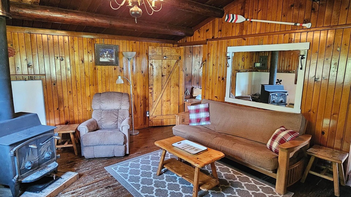 Kaslo Cabin | Lakeside Cedar Cabin at Paradise Hills