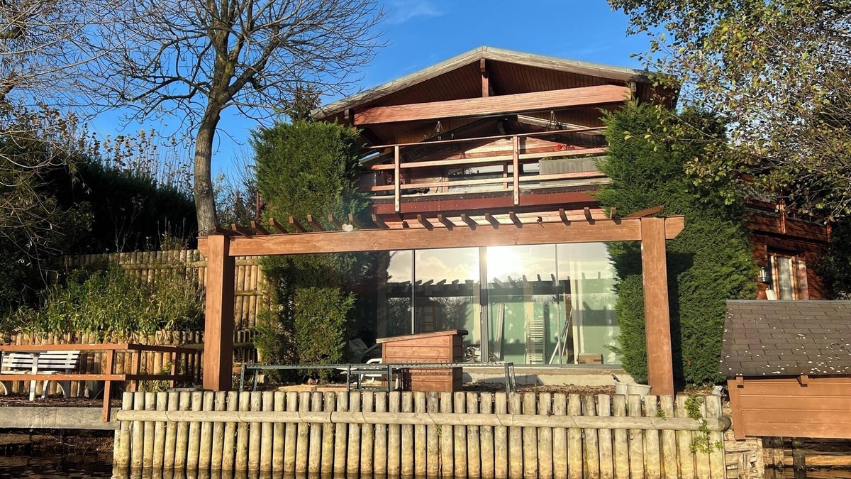 Vinneuf House | Lakeside chalet, a haven of peace and nature less than 100km from Paris