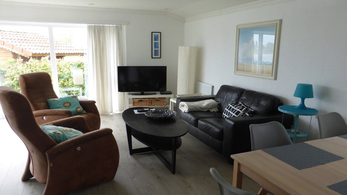 Lathum Ski Chalet | Lakeside Chalet Retreat in Green Setting