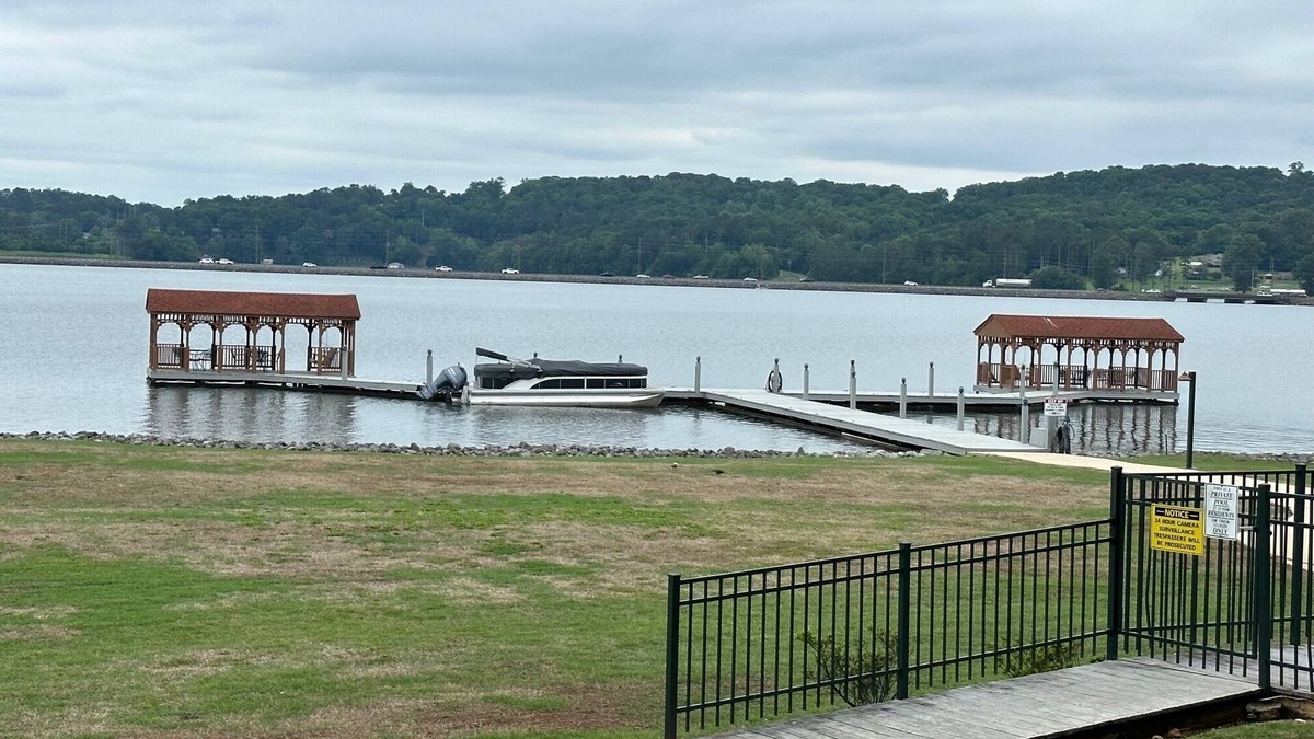Guntersville Condo | Lakeside Condo ~ Close to Everything ~ First Floor ~ Pool ~ Dock ~ Views