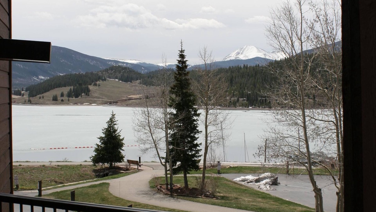 Dillon Condo | Lakeside condo on spectacular Lake Dillon