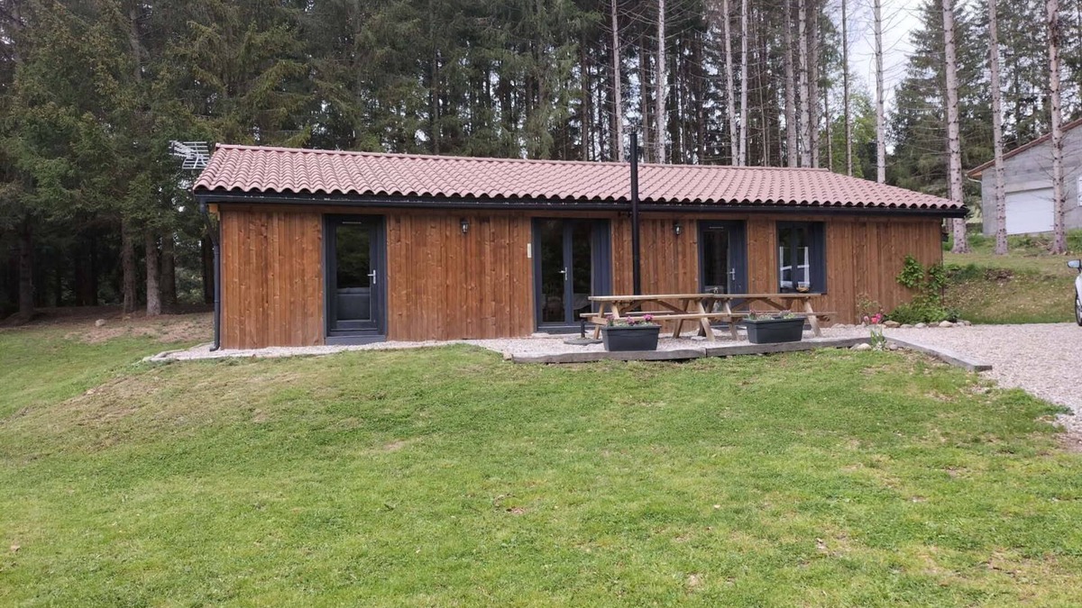 Le Lac-d'Issarles Ski Chalet | Lakeside cottage in the heart of nature
