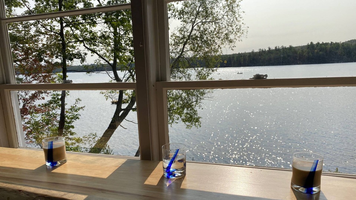 Liberty House | Lakeside cottage, beautiful views, private >> September dates now available!