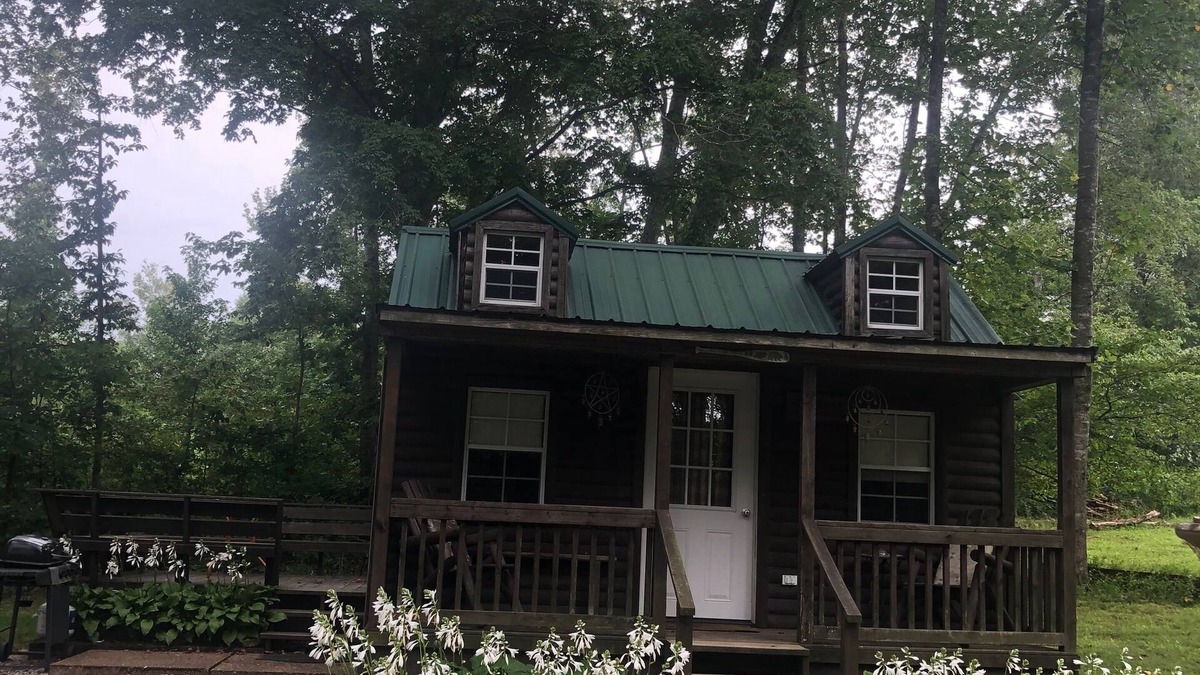 Crofton Cottage | Lakeside Cottage, Fishing, Canoe & Kayak, Pet Friendly, Golf and Hiking Nearby