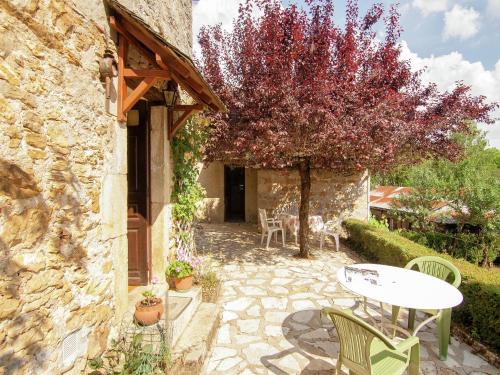 Chasteaux House | Lakeside Cottage Roziers Retreat