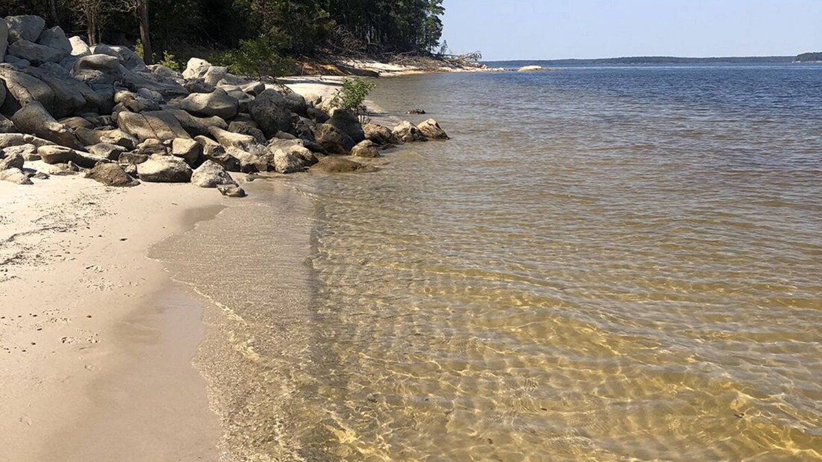 Jasper Cottage | Lakeside cottage, water access + pet friendly