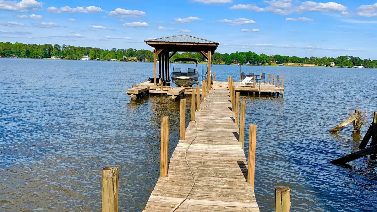 Cobb Cottage | Lakeside Cottage with dock, 3BR and 1BA