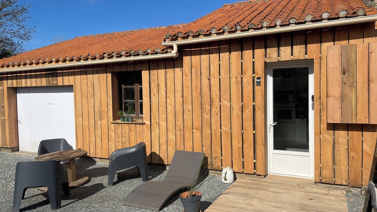 Monsireigne House | Lakeside country house. 25 min from puy du fou. Nature and calm