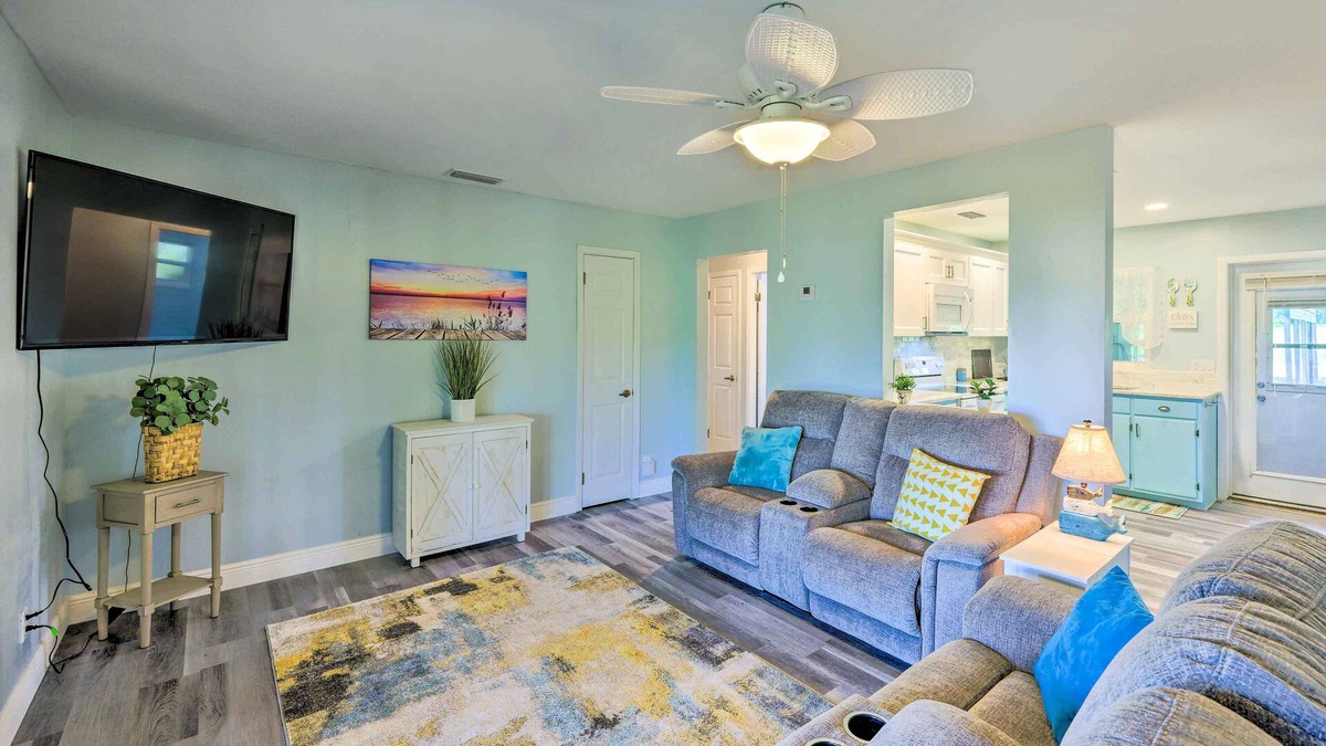 Crescent City Cottage | Lakeside Crescent City Cottage: Boat + Dock!