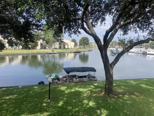 Walden on Lake Conroe Apartment | Lakeside Daze!