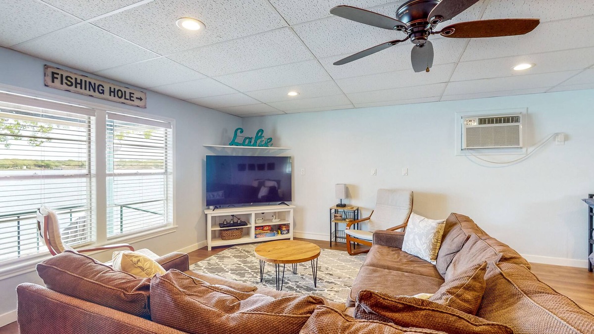 Bowie House | Lakeside dog-friendly retreat with covered patio