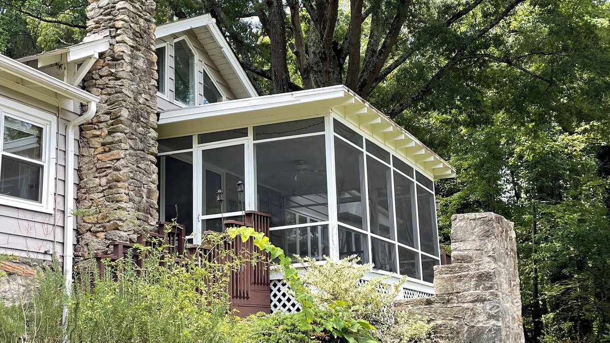 Greensboro Cabin | Lakeside Eco-Friendly Cabin Self Check-in