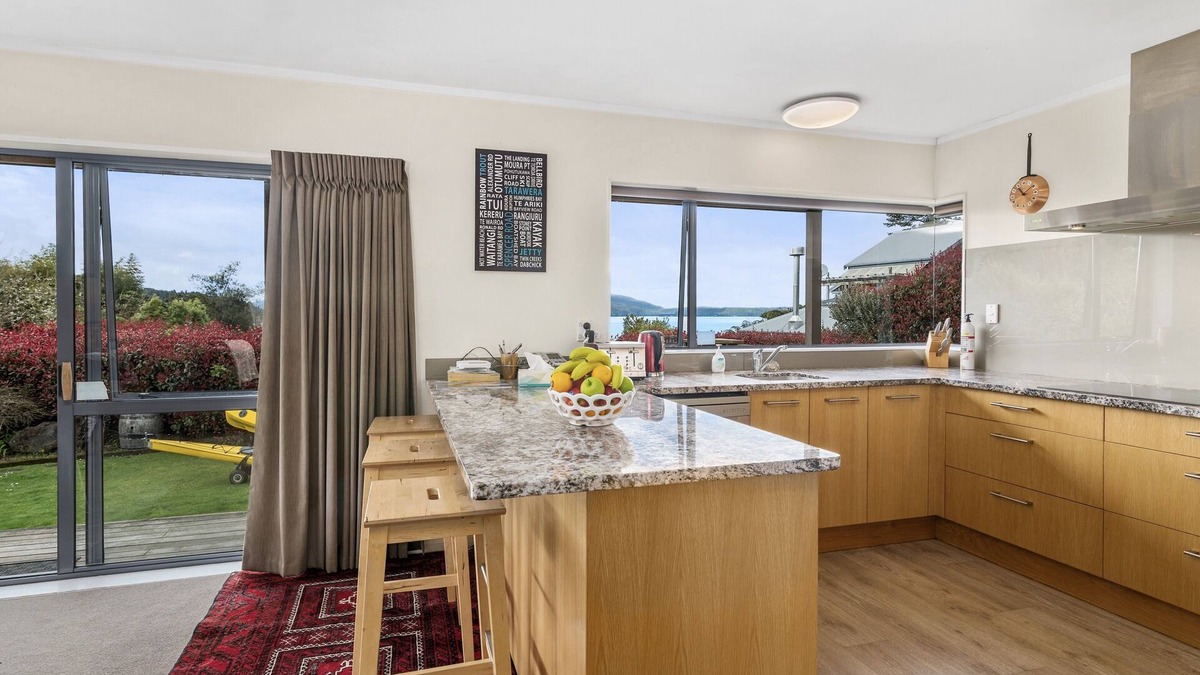 Lake Tarawera Cottage | Lakeside Escape - Lake Tarawera Holiday Home