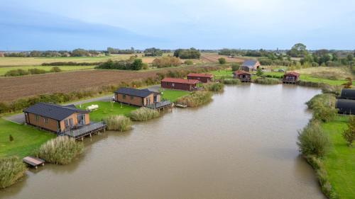 Boston House | Lakeside Fishing Cabins