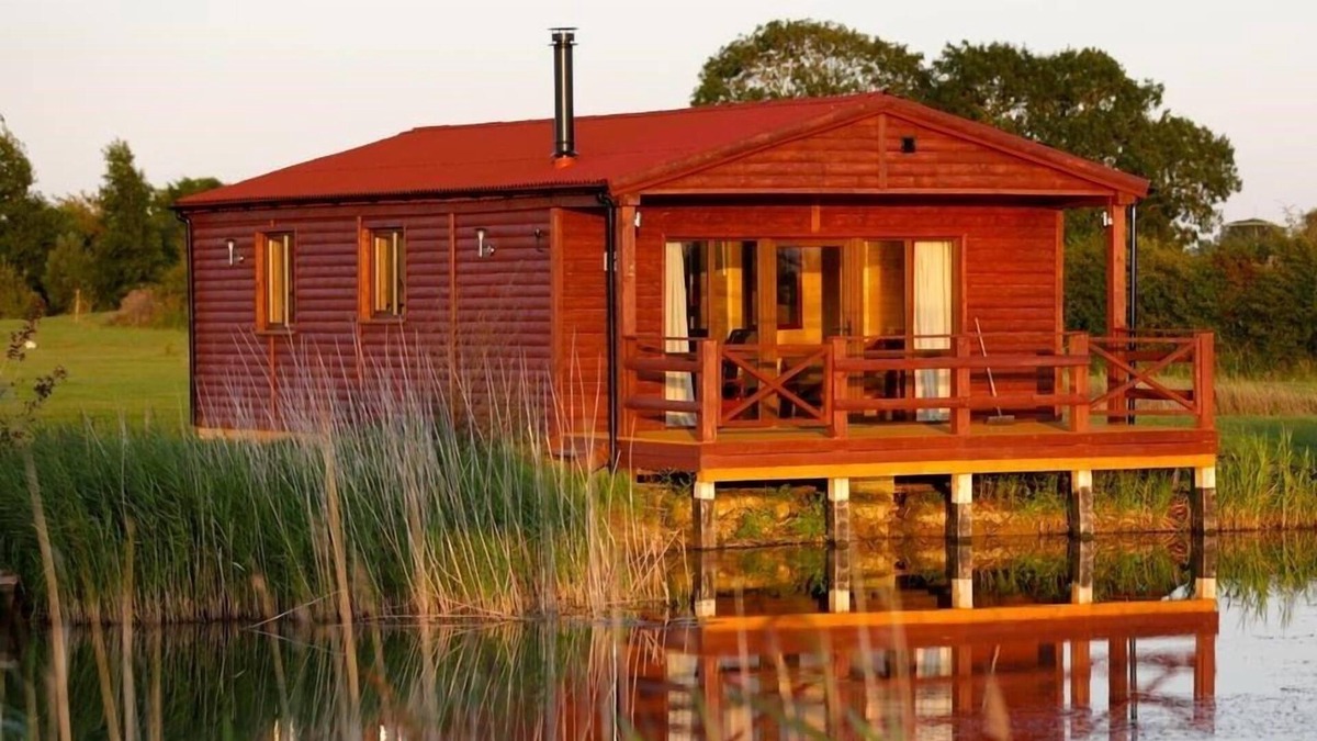 Boston Cabin | Lakeside Fishing Lodges