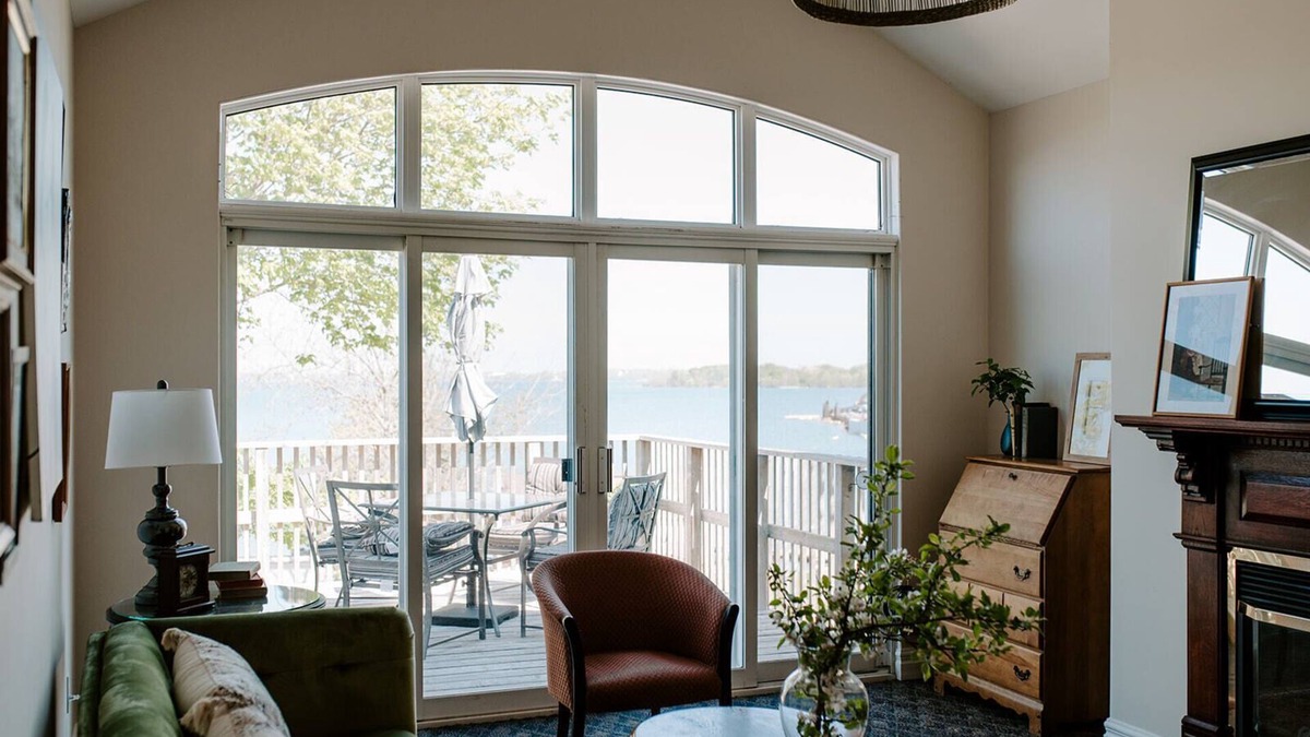 Wolfe Island Apartment | Lakeside Getaway in Marysville, Wolfe Island - Shopkeepers Apartment