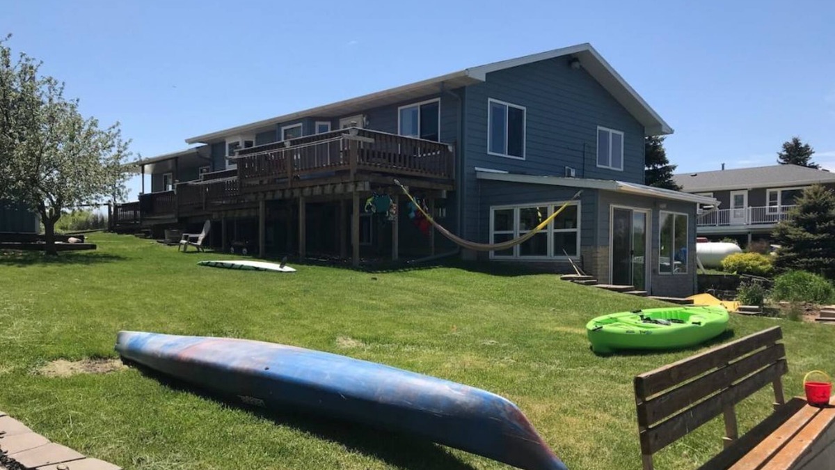 Hartford House | Lakeside Getaway Just West of Sioux Falls
