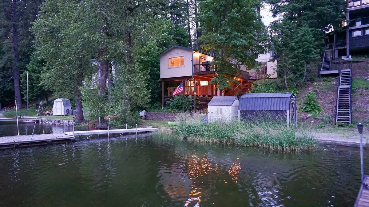 Rathdrum House | Lakeside Glamping Cabin - Rustic Twin Lakes Escape
