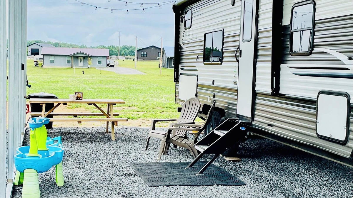 Columbia House | Lakeside Glamping Retreat ~ on Green River Lake