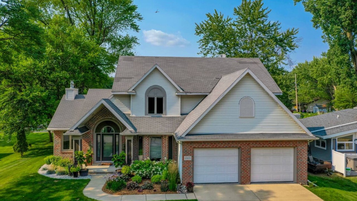 Monona House | Lakeside Haven: 3 Bed on Lake Monona Channel w/Easy Access to Downtown Madison