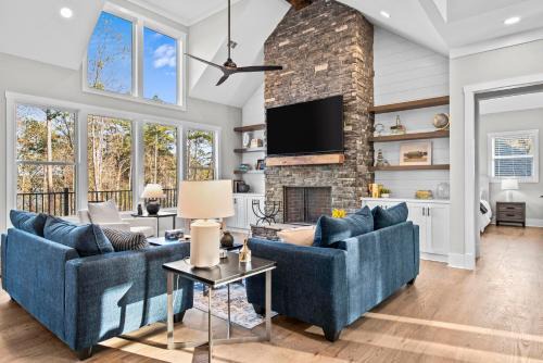 Reed Creek House | Lakeside Haven with Gourmet Kitchen