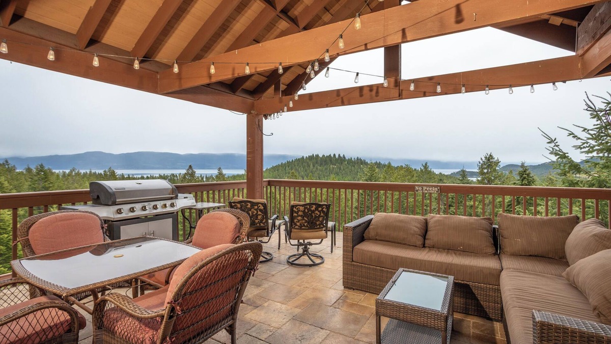 Lakeside House | Lakeside home w/private hot tub & indoor sauna w/stunning views - Lake Forest Retreat