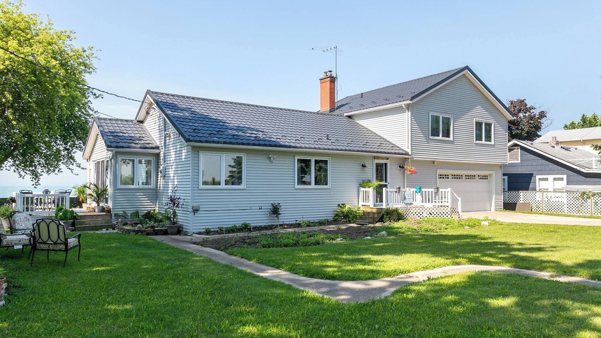 Amherstburg House | Lakeside home with 4 bedrooms and 2 baths!