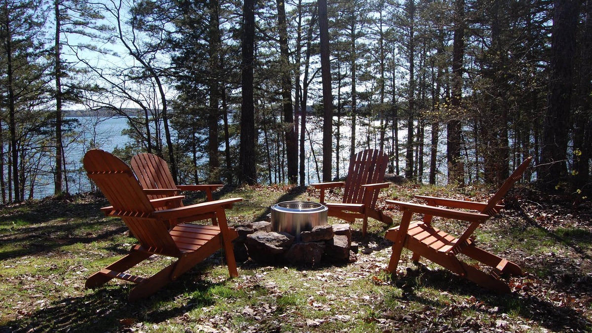 Drasco House | Lakeside house on Greers Ferry. Cozy, fun getaway.