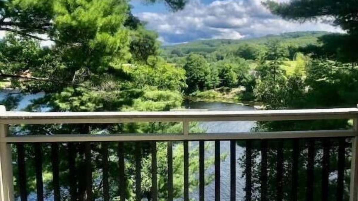Huntsville Condo | Lakeside in Muskoka