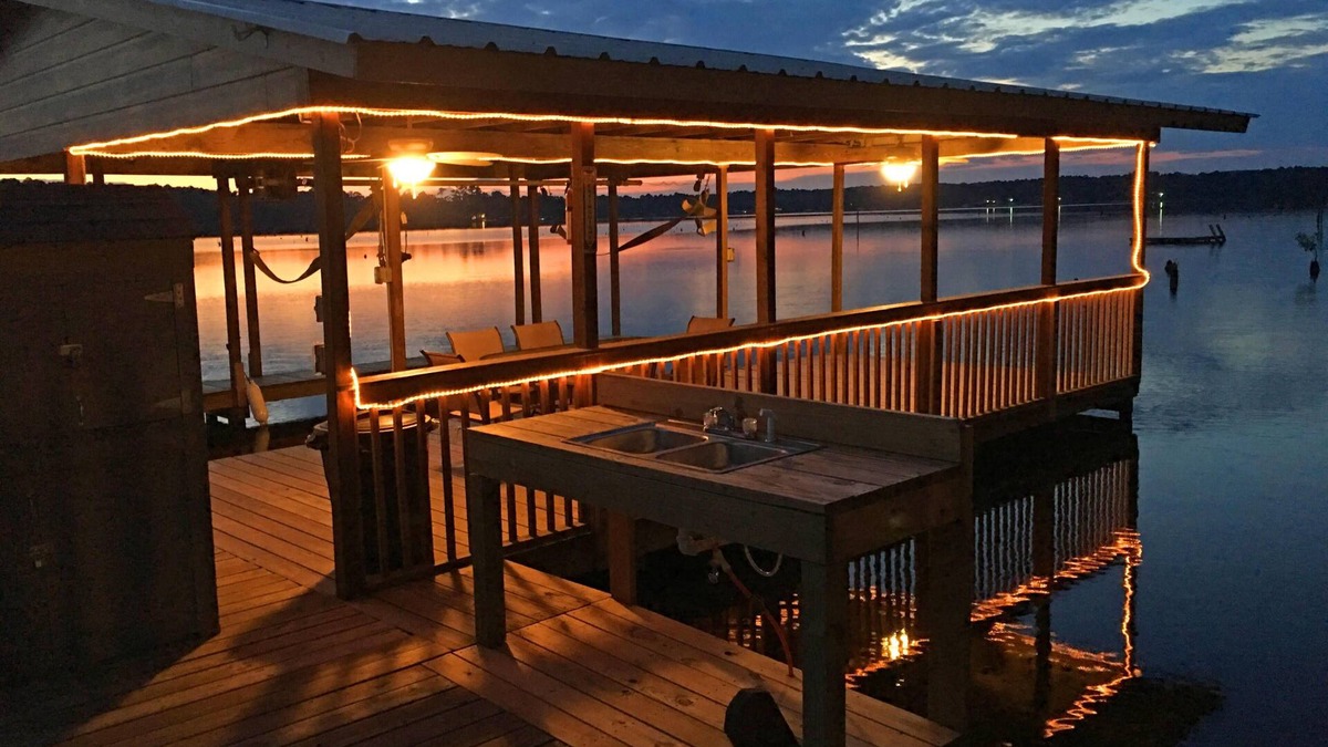 Crockett House | "Lakeside" Kayaks, dock with boat house, huge porch and much more