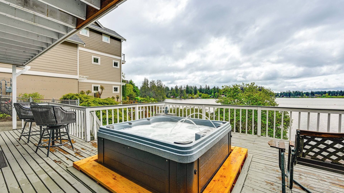 Lacey House | Lakeside Lacey Gem w/Sauna + Private Dock