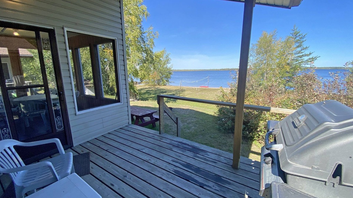 Manitoba Cabin | "Lakeside Landing" Escape to paradise