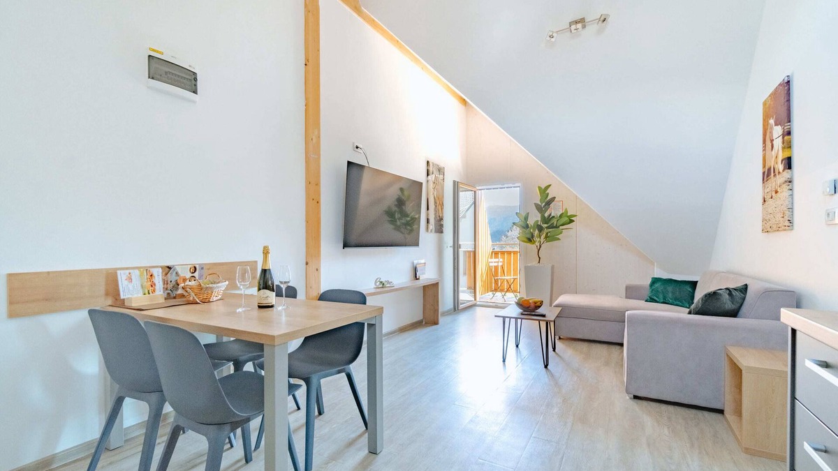 Bled Apartment | Lakeside Living: Modern Apartment Just 400m from Lake Bled