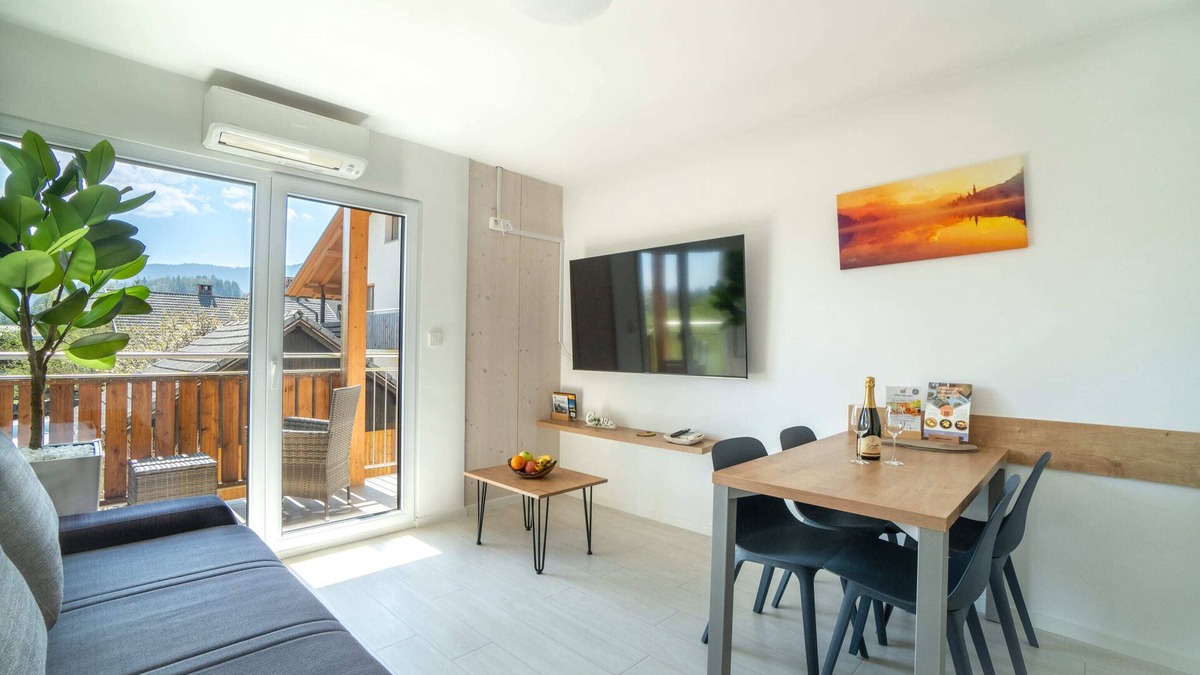 Bled Apartment | Lakeside Living: Modern Apartment Just 400m from Lake Bled