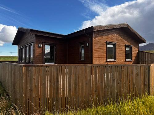 Hvammstangi Cabin | Lakeside Lodge at Sindrastaðir, Lækjamót