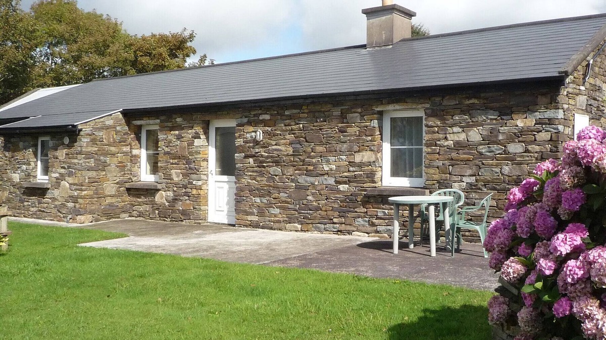 Bantry Cottage | Lakeside Lodge Bantry
