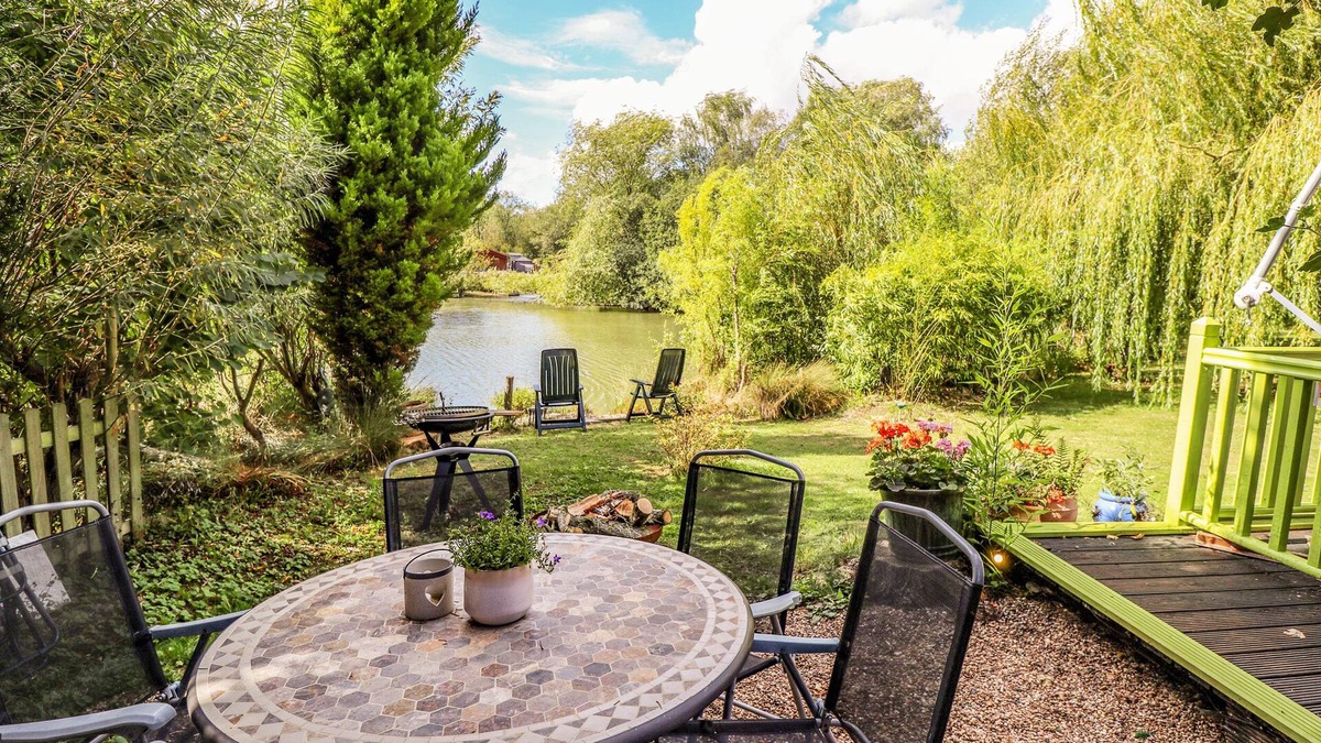 Tattershall Cottage | Lakeside Lodge Retreat