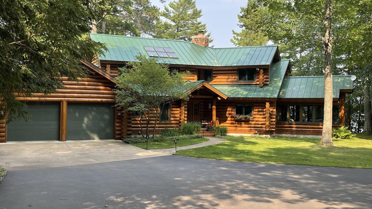 Conover House | Lakeside Lodge Vacation Rental. See discounts below for less than 12 people.