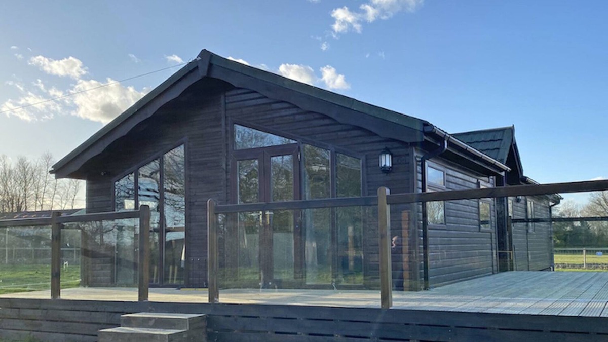Bethersden House | Lakeside Lodge with Beautiful Views