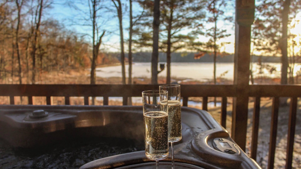Markville Cabin | Lakeside Log Cabin + Hot Tub