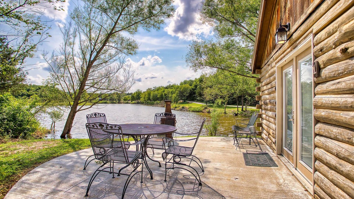 Sand Springs Cabin | Lakeside Log Cabin on private ranch