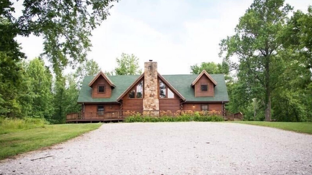 Corydon Cabin | Lakeside Log Cabin-Wedding Venue -Hunting -Fishing