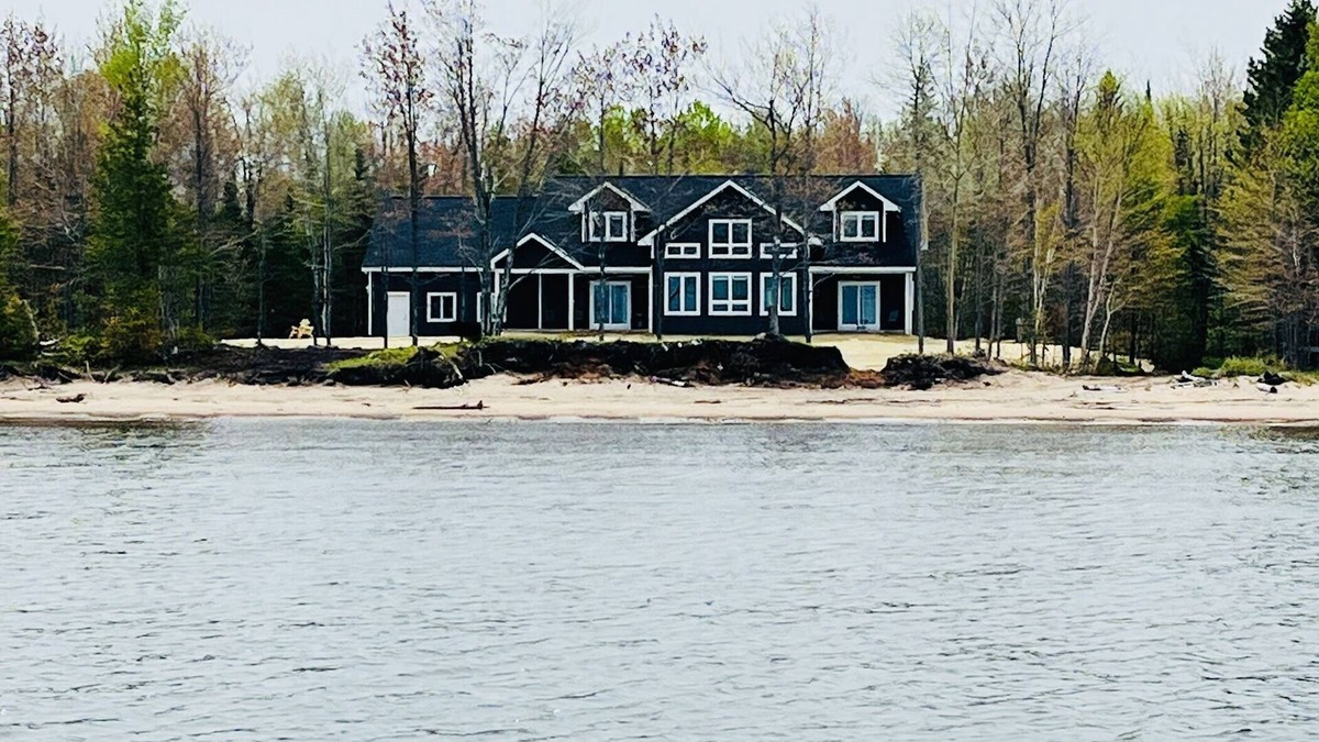 Ontonagon House | Lakeside Lookout 3 Bedroom